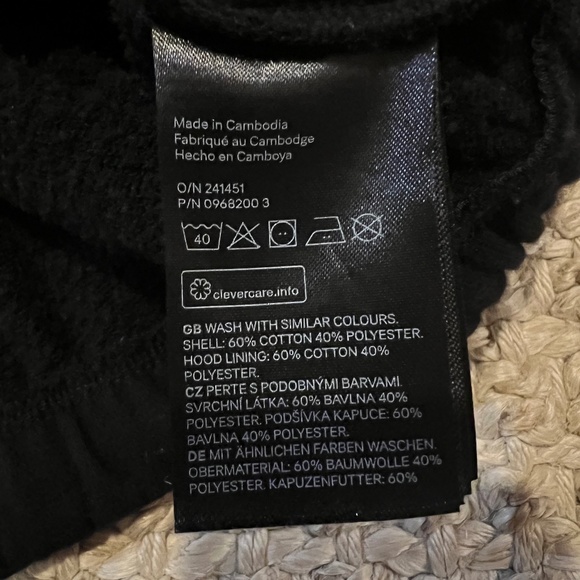 Black hoodie size small - Picture 3 of 3